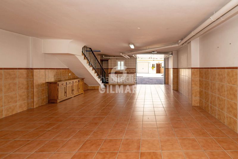 Foto 5c8c1a5a-c47d-4508-bf8a-7d5d3ec2cd7d. Casa adossada amb calefacció aparcament a Zona Calvario Estepona