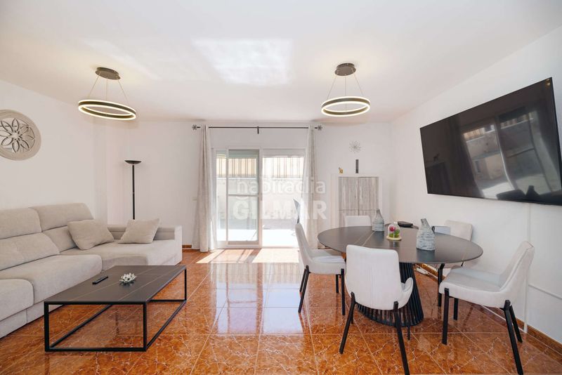 Foto b8a4fbf7-dbbe-43a3-a037-6423610c612f. Casa adossada amb calefacció aparcament a Zona Calvario Estepona