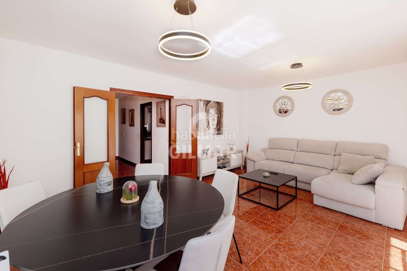 Foto f74470f1-ae6e-4611-8193-3750eea5f75e. Casa adossada amb calefacció aparcament a Zona Calvario Estepona