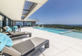 Xalet a Sotogrande Alto. Oportunidad de vivir en un entorno incomparable. rodeado del par