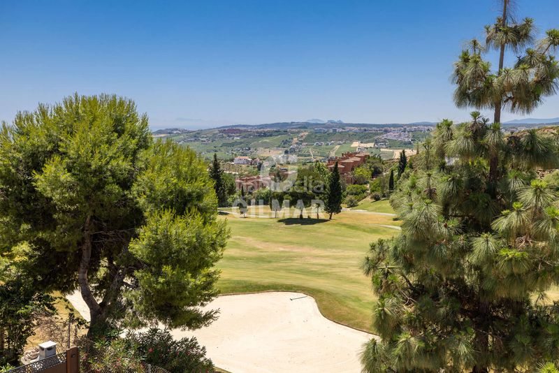 Foto dd372bec-8396-4e62-9cdf-22daa010db33. Pis amb aparcament piscina a Doña Julia Golf Casares