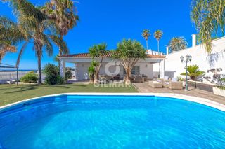 Chalet à Buenas Noches. Este chalet independiente situado en la prestigiosa zona de este