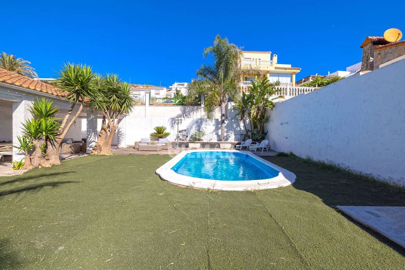 Foto ba508cb2-1ed7-4634-95ed-327d3ff3d457. Xalet amb calefacció aparcament piscina a Buenas Noches Estepona