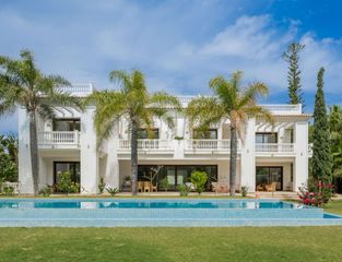Xalet a Casasola. Villa de lujo a estrenar junto a la playa en casasola  privacida