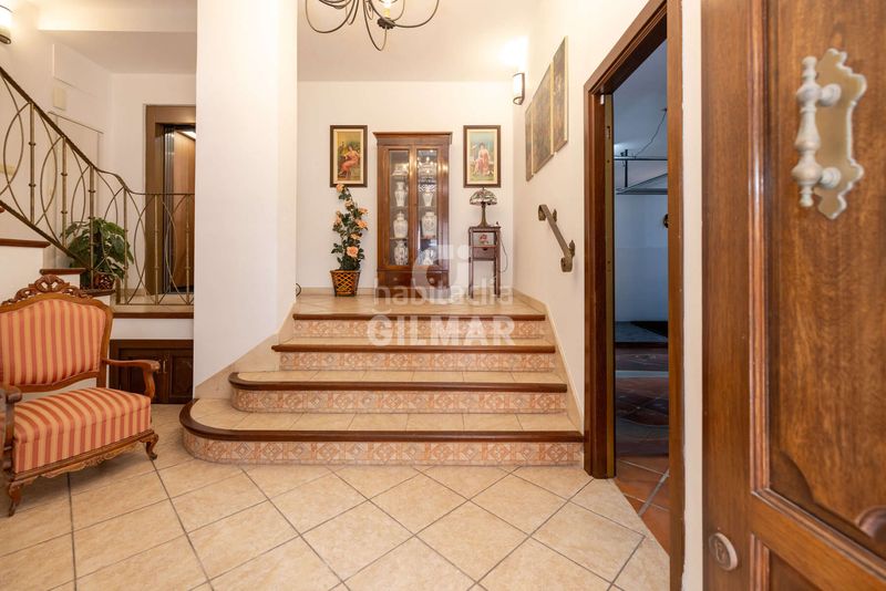 Foto 020e5ba0-3471-4f09-9b29-4d315edde4bc. Casa aparellada amb aparcament piscina a Centro Estepona