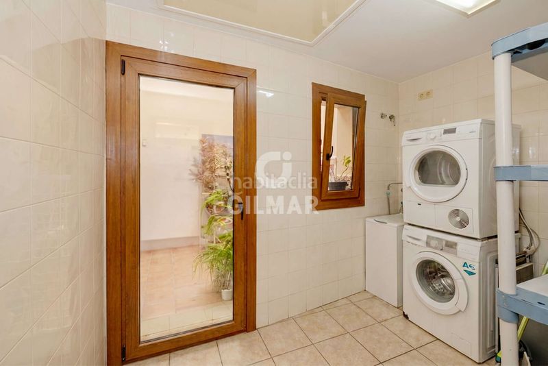 Foto 067a4539-1f59-45f3-a1e3-0b093b3867b7. Casa aparellada amb aparcament piscina a Centro Estepona