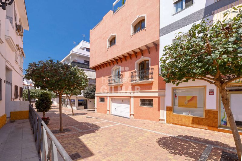 Foto 1e65f8f0-76e7-44c9-a375-401eb11919f1. Casa aparellada amb aparcament piscina a Centro Estepona