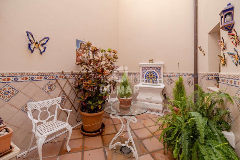 Foto 20d89a47-6db5-4e98-9fb8-97b4f7542be8. Casa aparellada amb aparcament piscina a Centro Estepona