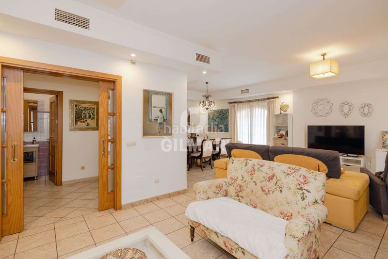 Foto 24ca72df-8d5a-4b4c-9303-0637d62f361a. Casa aparellada amb aparcament piscina a Centro Estepona