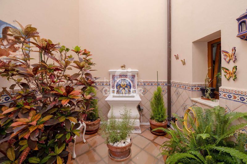 Foto 4840967b-c78f-4386-9bad-7ee6fcb238c4. Casa aparellada amb aparcament piscina a Centro Estepona
