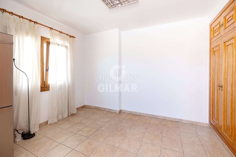 Foto 5466dd57-5cec-473e-87f1-fe248e3c21e1. Casa aparellada amb aparcament piscina a Centro Estepona