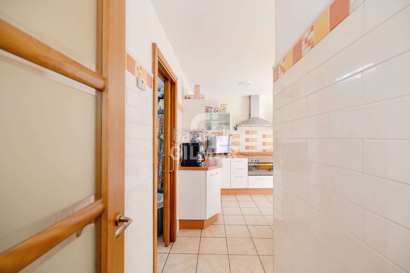 Foto 5c3dceee-8226-4906-8ab5-7e2077891e9b. Casa aparellada amb aparcament piscina a Centro Estepona