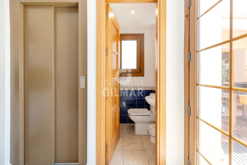 Foto 6f6efb26-b56d-4a3e-8153-3dabba5bb7e8. Casa aparellada amb aparcament piscina a Centro Estepona