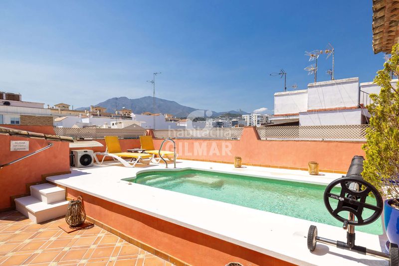 Foto ab5f8277-a37f-4691-bfd5-032ca31718ab. Casa aparellada amb aparcament piscina a Centro Estepona