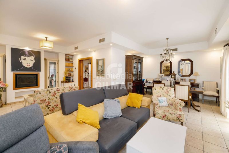 Foto c9115f17-9b15-483f-9a95-3d3bed6d1fd6. Casa aparellada amb aparcament piscina a Centro Estepona