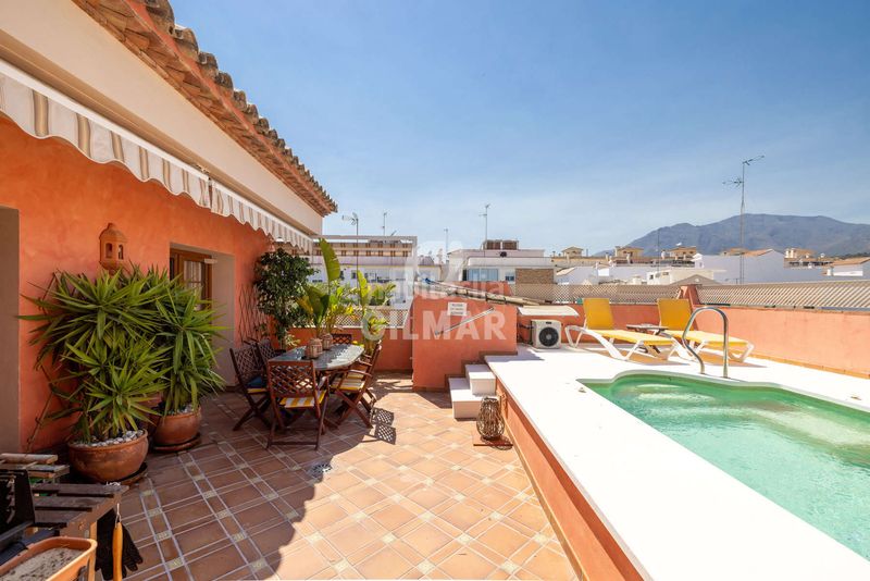 Foto cb482c2a-4638-4461-b26e-5d8ec557eeeb. Casa aparellada amb aparcament piscina a Centro Estepona