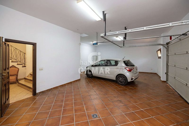 Foto cc76ef75-0f52-4167-a80e-0794653e331b. Casa aparellada amb aparcament piscina a Centro Estepona
