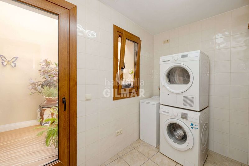 Foto ce9471d7-d6ed-44d8-aa79-8c2d3ebd16b2. Casa aparellada amb aparcament piscina a Centro Estepona