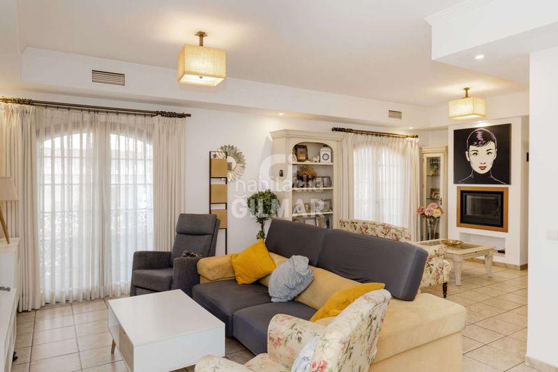 Foto d7cba1cb-2cdf-413f-945f-42cab30405fa. Casa aparellada amb aparcament piscina a Centro Estepona