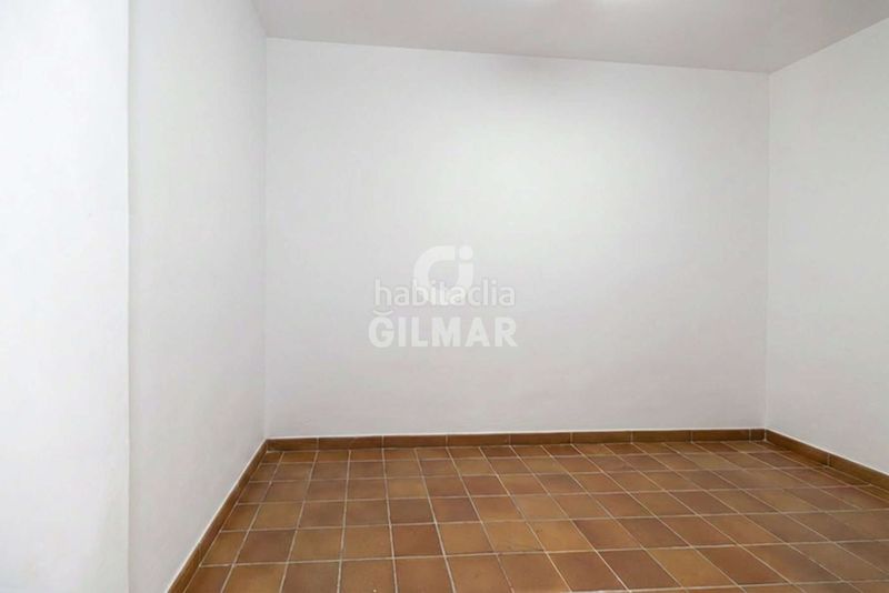 Foto f3997cf0-2c20-4679-bf47-17049b66e16e. Casa aparellada amb aparcament piscina a Centro Estepona
