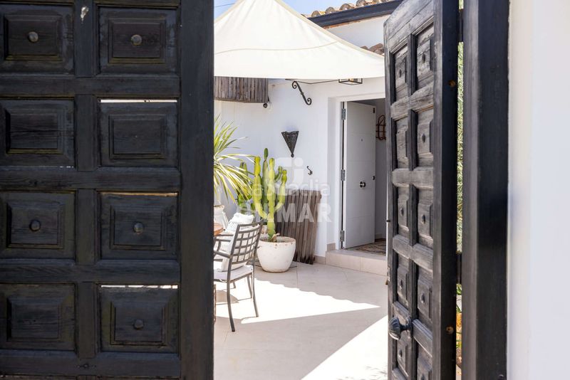 Foto b01216a9-d9d4-47a8-bf63-e651ff1f6800. Casa adossada a Bahía Dorada Estepona