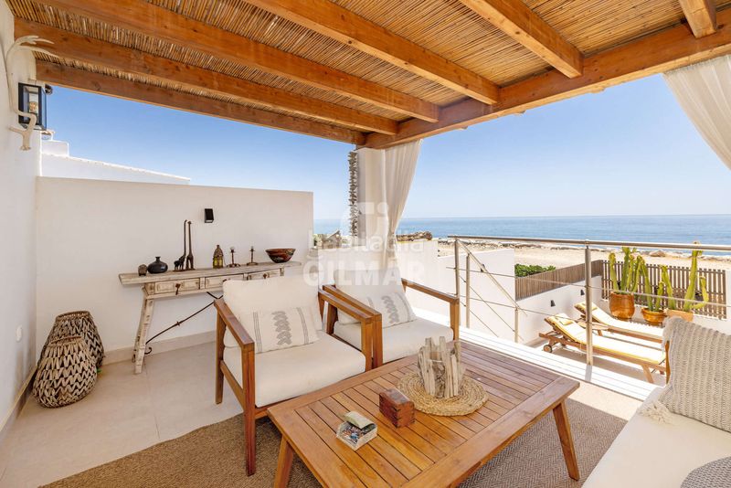 Foto e1dbf415-67a2-4bea-9a8a-6f6f3a69cc53. Casa adossada a Bahía Dorada Estepona