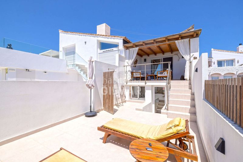 Foto ee33bb4a-a2ac-4fda-bdda-241859d09f80. Casa adossada a Bahía Dorada Estepona
