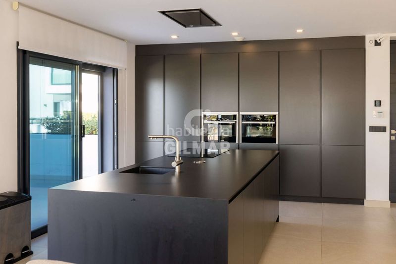 Foto 50a690d5-664d-483d-b9bd-ea6c21114099. Casa aparellada amb calefacció aparcament piscina a Estepona