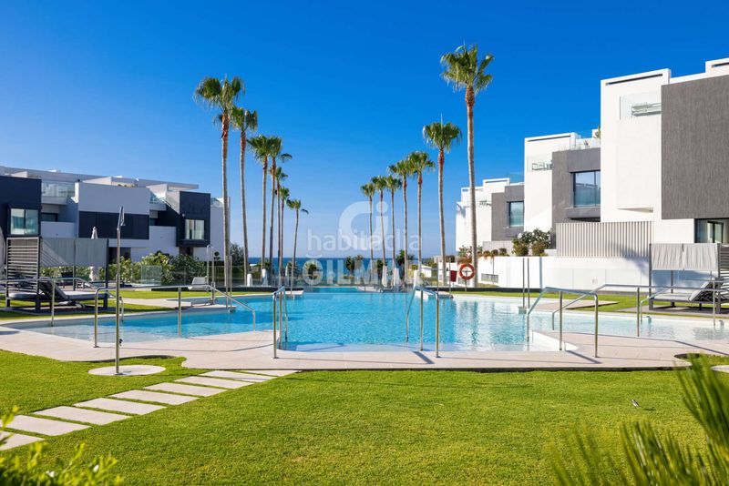 Foto 6071114b-f128-4287-801e-7a8ef7549619. Casa aparellada amb calefacció aparcament piscina a Estepona
