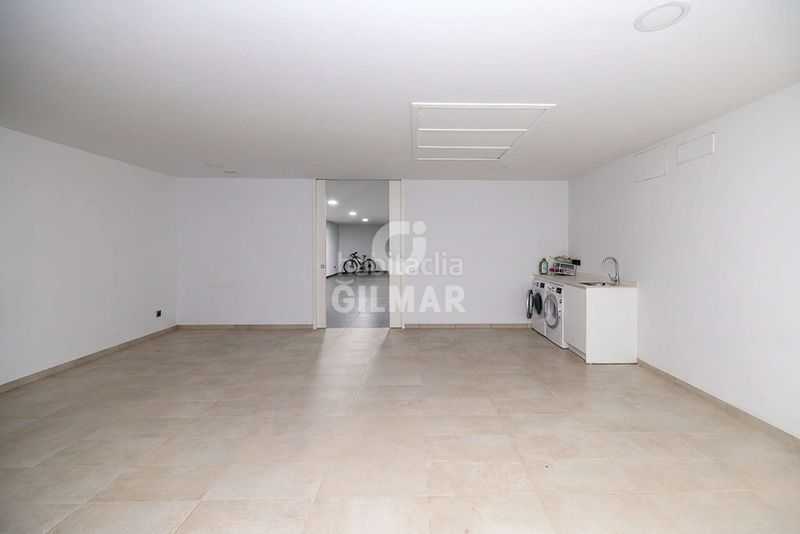 Foto 6e317d1a-b3b8-4f27-9b9d-3fd372464dff. Casa aparellada amb calefacció aparcament piscina a Estepona
