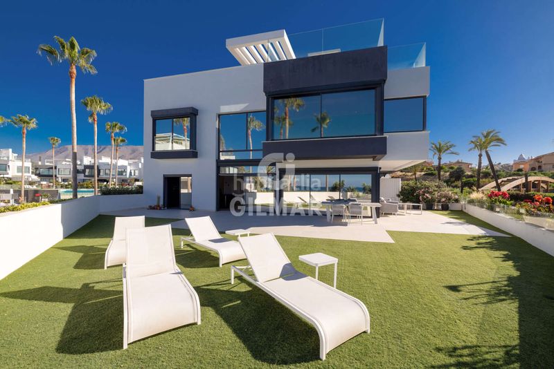 Foto ad08570c-67a4-4f19-9446-5b3fd437e6a9. Casa aparellada amb calefacció aparcament piscina a Estepona