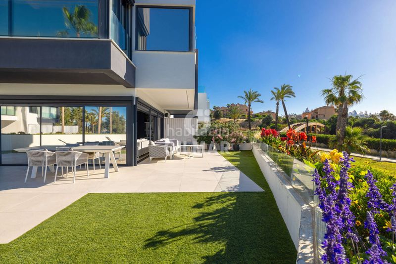 Foto b9516cb0-2818-4082-a124-095a7755d38e. Casa aparellada amb calefacció aparcament piscina a Estepona