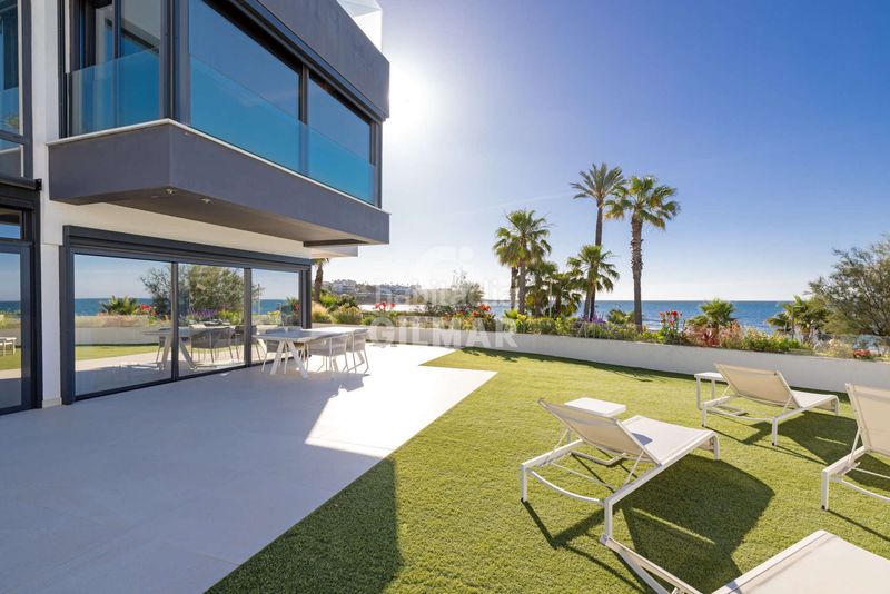 Foto bec16f06-40a9-438e-a553-2fe2c3d1e6e6. Casa aparellada amb calefacció aparcament piscina a Estepona