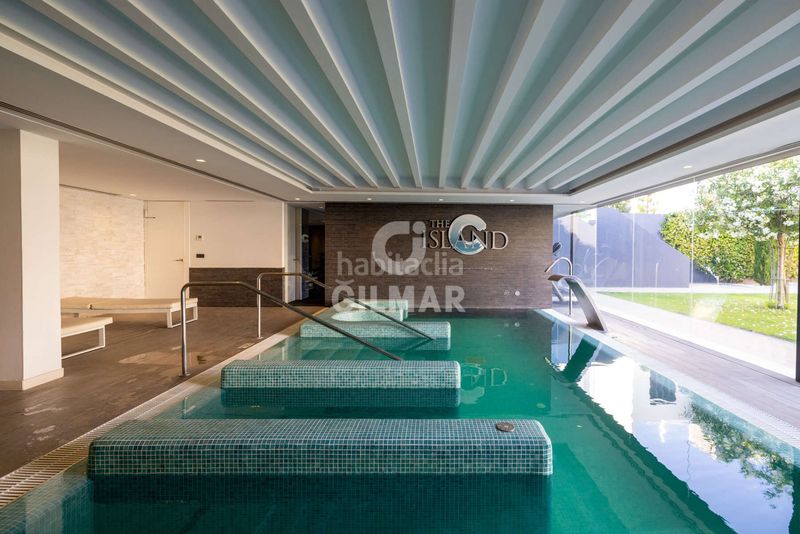 Foto e8dfcbd5-860e-4b06-b8fe-b512fbbc30e9. Casa aparellada amb calefacció aparcament piscina a Estepona