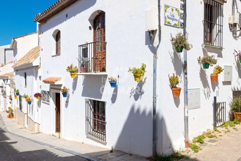 Foto 68b6722c-e2a9-48ba-83a2-c7a99840bef2. Casa aparellada amb calefacció a Centro Estepona