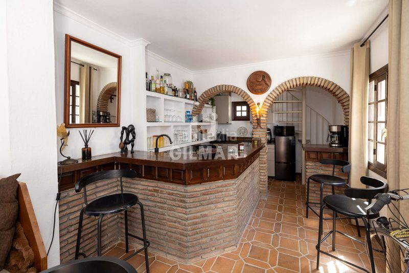 Foto 762a31a9-ff18-4b32-a102-71475a246954. Casa aparellada amb calefacció a Centro Estepona