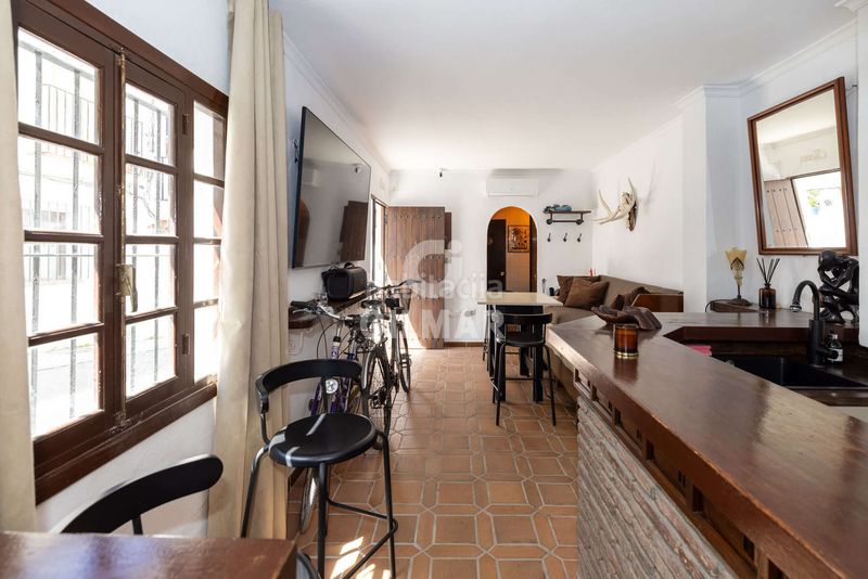 Foto a416f084-060f-4468-bde8-9a854804f017. Casa aparellada amb calefacció a Centro Estepona