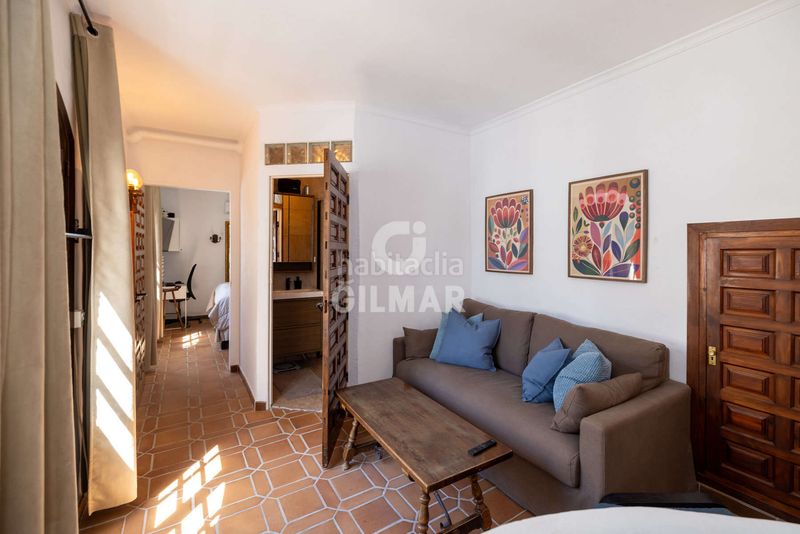 Foto a5dc40c0-0976-43d3-b2ad-1114869fe8aa. Casa aparellada amb calefacció a Centro Estepona