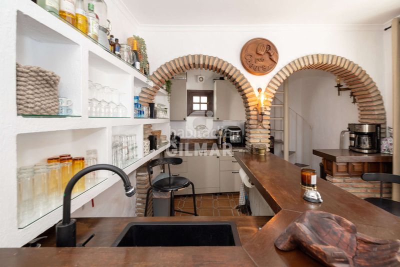 Foto b0f67d8c-480d-4b52-8777-90425a91965d. Casa aparellada amb calefacció a Centro Estepona