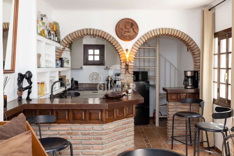 Foto d7a86e01-0a26-4f8e-8a5c-b8d16eaf5200. Casa aparellada amb calefacció a Centro Estepona