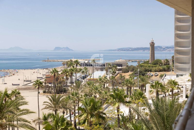 Foto 1e6a68a4-1134-43ce-9f65-f2c19756f311. Apartament amb calefacció aparcament a Centro Estepona