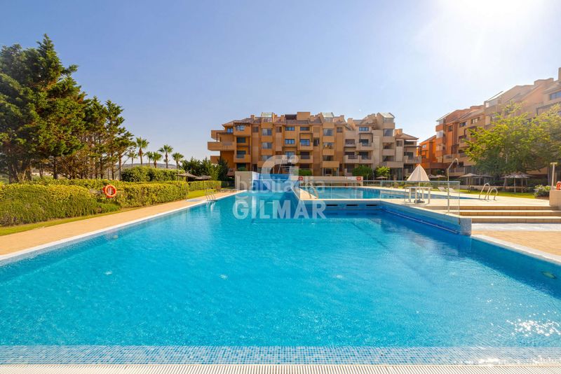 Foto 2ea2bd95-e020-4e9d-8214-a45753a0f9c9. Apartament amb calefacció aparcament a puerto de Sotogrande-la marina Sotogrande