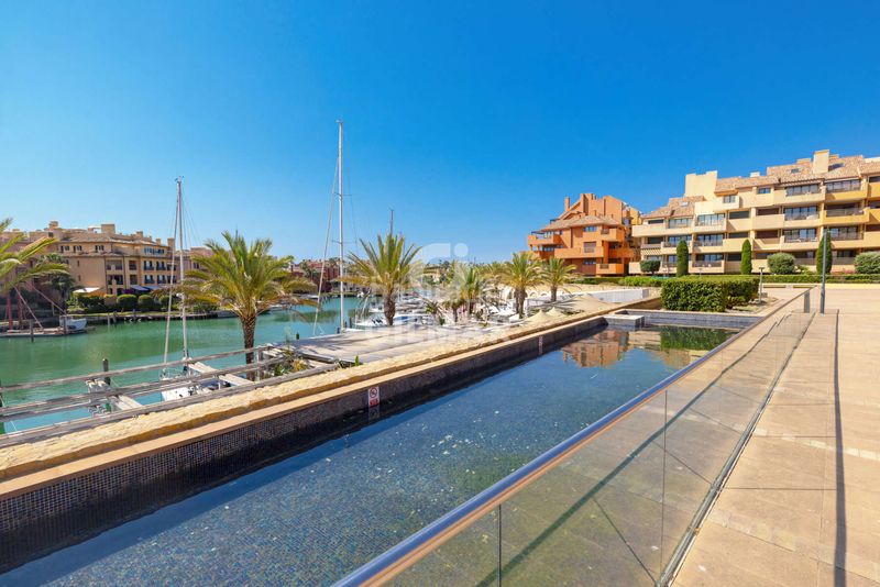 Foto 8f588e04-cfd6-4503-b042-9dc3b96bf4ab. Apartament amb calefacció aparcament a puerto de Sotogrande-la marina Sotogrande