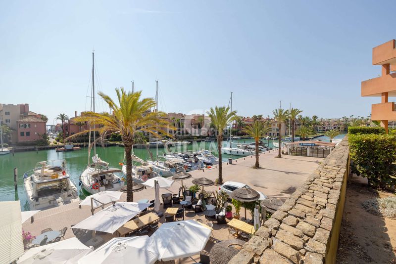 Foto abd75035-0ba8-48c1-972f-2416145b5e86. Apartament amb calefacció aparcament a puerto de Sotogrande-la marina Sotogrande