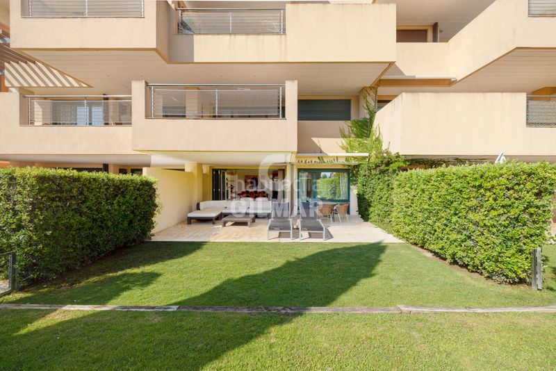 Foto f4eb94b4-dd12-45c3-9daf-b5b878b2aeac. Apartament amb calefacció aparcament a puerto de Sotogrande-la marina Sotogrande
