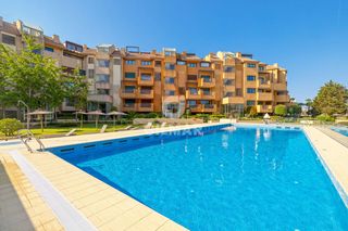 Apartament a Puerto de Sotogrande-La Marina. Exclusivo apartamento en planta baja con jardín privado, una de