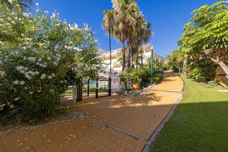 Foto 646e8977-0eee-43bd-993e-da6b3cfa1583. Apartament amb piscina a puerto de Estepona Estepona