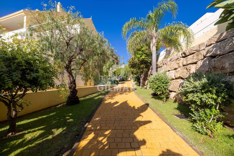 Foto f93dd782-de8f-4352-aaa1-3a5fedaeaa76. Apartament amb piscina a puerto de Estepona Estepona