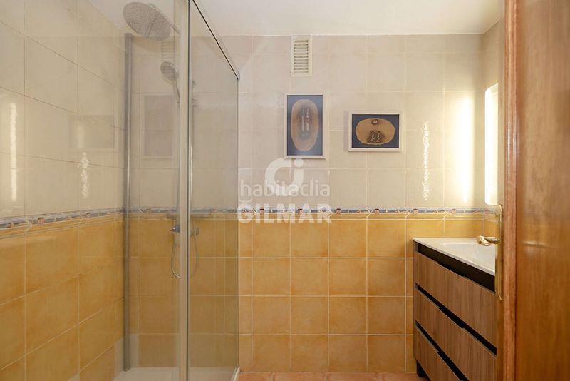 Foto 0504d7b3-e134-4e2d-8410-8aec0fd022a5. Apartament amb aparcament a puerto de Estepona Estepona