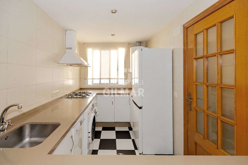 Foto c71113cb-5f78-4419-81b5-35feea62919f. Apartament amb aparcament a puerto de Estepona Estepona